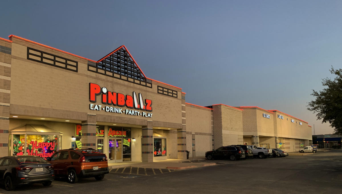 exterior view of Pinballz business